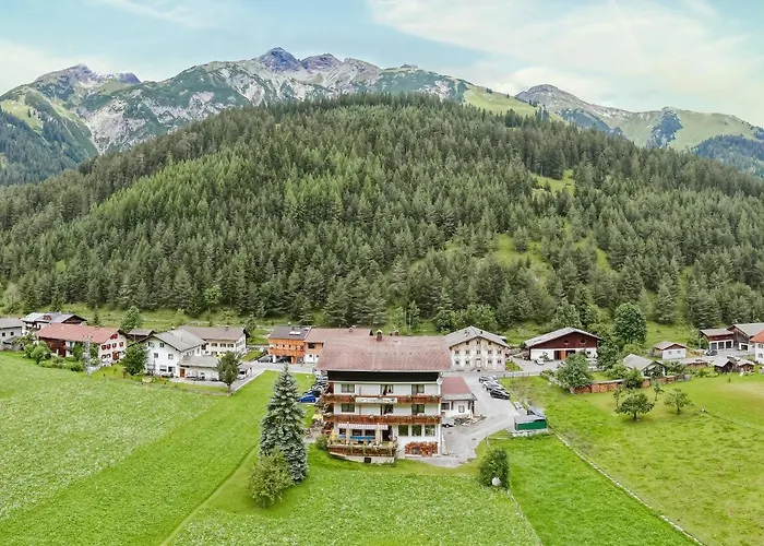 Schwarzer Adler In Haegerau-steeg Naturpark Lechtal Πανσιόν Steeg