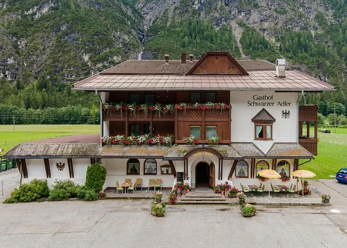 Πανσιόν Schwarzer Adler In Haegerau-steeg Naturpark Lechtal 3*