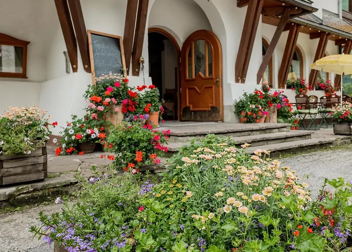 Schwarzer Adler In Haegerau-steeg Naturpark Lechtal 3* Steeg