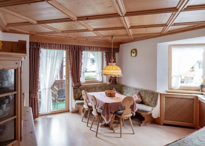 Schwarzer Adler In Haegerau-steeg Naturpark Lechtal Steeg