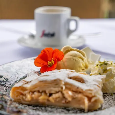 Schwarzer Adler In Haegerau-steeg Naturpark Lechtal Гостевой дом Штег