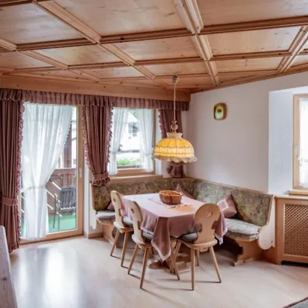 Schwarzer Adler In Haegerau-steeg Naturpark Lechtal Штег