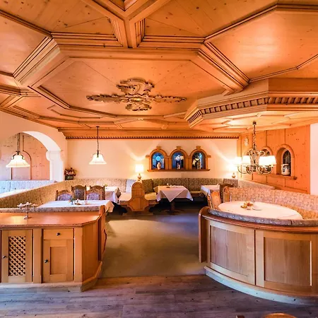 Schwarzer Adler In Haegerau-steeg Naturpark Lechtal