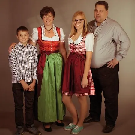 Schwarzer Adler In Haegerau-steeg Naturpark Lechtal 3*