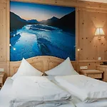 Schwarzer Adler In Haegerau-steeg Naturpark Lechtal بيت ضيافة 3*