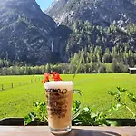 Schwarzer Adler In Haegerau-steeg Naturpark Lechtal بيت ضيافة
