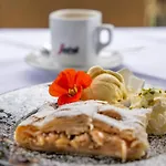 Schwarzer Adler In Haegerau-steeg Naturpark Lechtal بيت ضيافة ستيغ