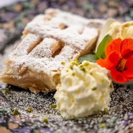 Schwarzer Adler In Haegerau-steeg Naturpark Lechtal 3*